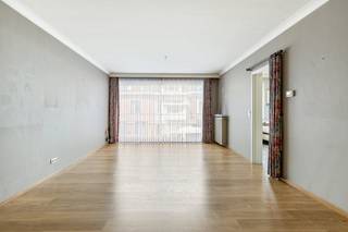 Cet appartement idéalement situé est situé d'une part à proximité du centre-ville et, d'autre part, à proximité de toutes les principales...