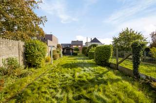 Gelegen in een rustige straat, nabij het station van Ternat, vindt u deze bouwgrond voor een halfopen bebouwing. Het betreft een perceel van 284m²...