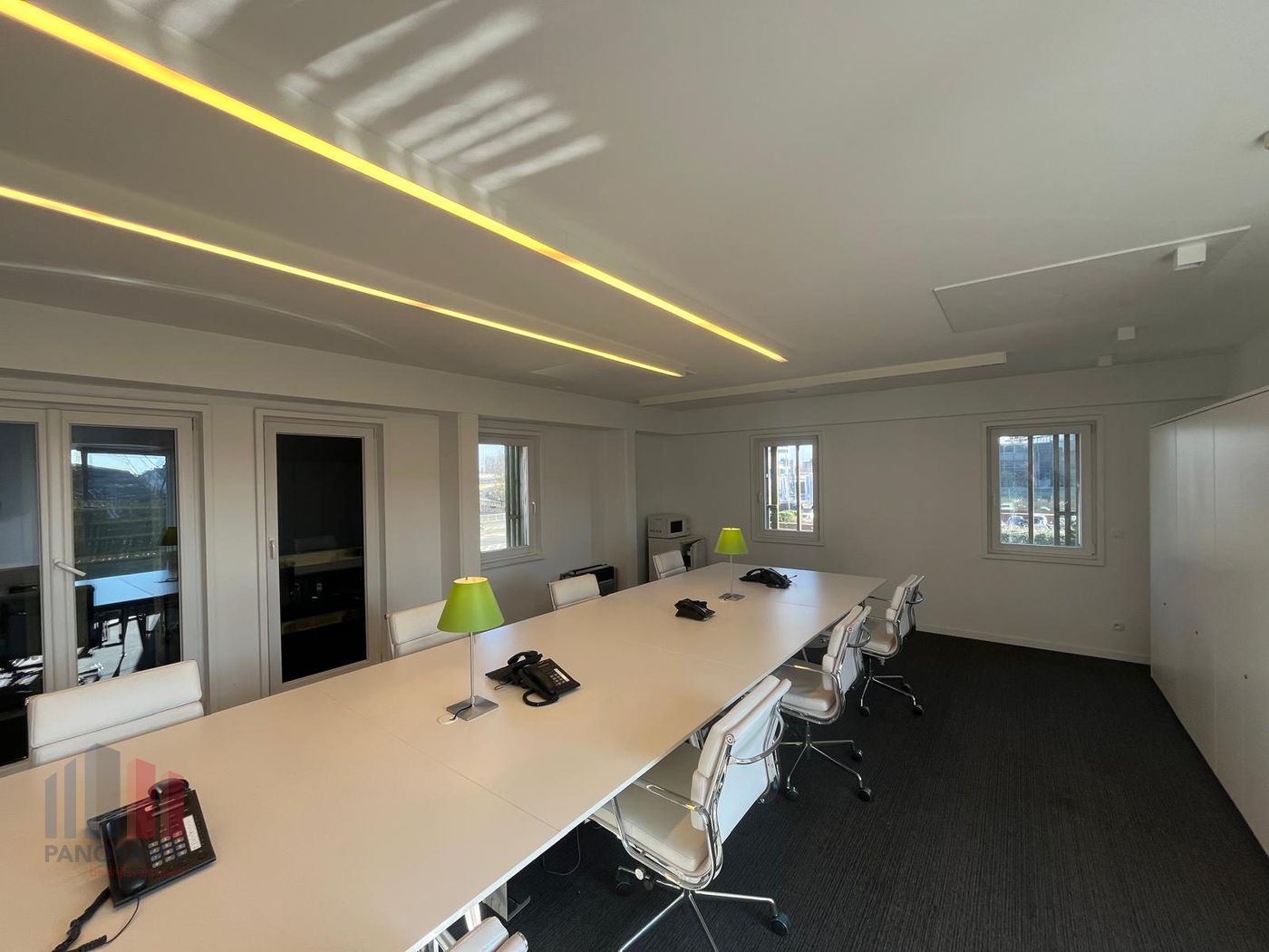 Modern office spaces with terrace and prime location on E40 slip road - photo 3