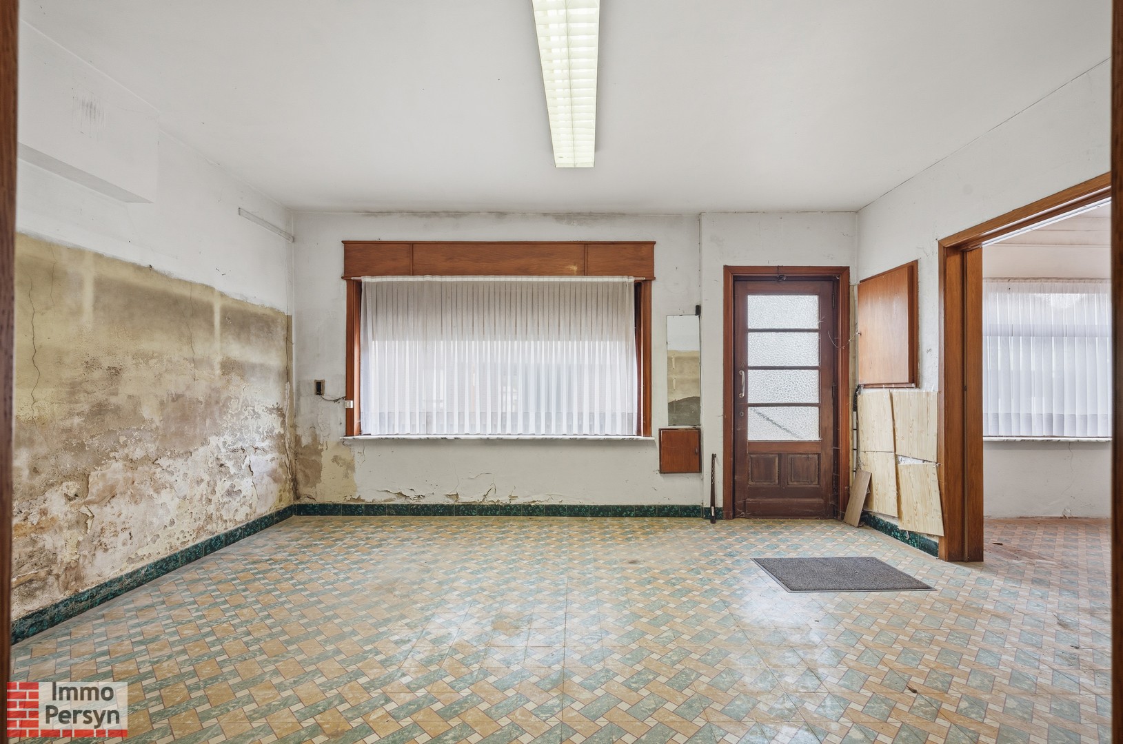 Te renoveren woning met zuidtuin en achteringang met garages - foto 2