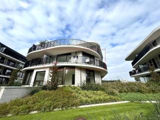 Gelegen aan de prachtige Mirabrug in Hamme, biedt deze nieuwe assistentiewoning de ideale thuis voor senioren die op zoek zijn naar comfort, rust...