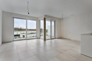 Dit instapklaar duplexappartement met 3 slaapkamers is gelegen in de nieuwbouwresidentie Hélène-Charlotte , centraal tussen Nieuwpoort-Bad -en...