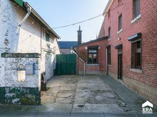 Deze verder af te werken woning vinden we in het rustige, pittoreske 's-Gravenvoeren. De ligging combineert een groene omgeving met een...