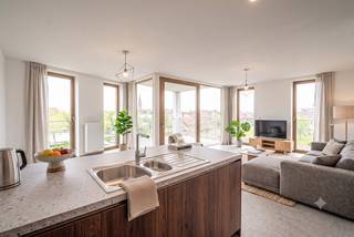<span><strong>Residentie DAC'ART: Jouw unieke kans!</strong><br />Het perfecte evenwicht tussen kwaliteit, betaalbaarheid en locatie bij Residentie DAC'ART in het bruisende Izegem!<br /><br />Kwalitatief en betaalbaar woonproject nabij het bruisende stadscentrum van Izegem.  <br />GROOT 3 slaapkamer appartement, met een oppervlakte van 121,77m²!  Dit appartement beschikt over een RUIM en aangenaam TERRAS met zicht op de binnentuin!<br /><br />LICHTRIJK met een verfijnde architectuur en een optimale indeling! Inkomhal met gastentoilet, ruime lichtrijke leefruimte met een moderne en open geïnstalleerde keuken en een berging. Het nachtgedeelte bestaat uit 3 ruime slaapkamers, een wasplaats en een badkamer met bad, inloopdouche en dubbel meubel.<br /><br />Mogelijkheid tot aankoop van een ondergrondse parkeergelegenheid.  <br /><br />Laat deze unieke kans niet liggen!<br /><br />Wees niet te laat voor een bezoek!  KOOP NU VOOR 6% BTW, contacteer ons voor meer informatie.  IDEALE INVESTERING met een TOP RENDEMENT! <br /><br />Voor verdere informatie contacteer<strong> Lukas: 0477 09 91 02</strong></span>
