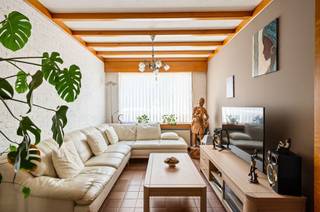 Charmante woning op een ruim perceel van 250 m² te Duffel-Oost. De woonkamer straalt gezelligheid uit met zijn warme elementen en open ruimte,...