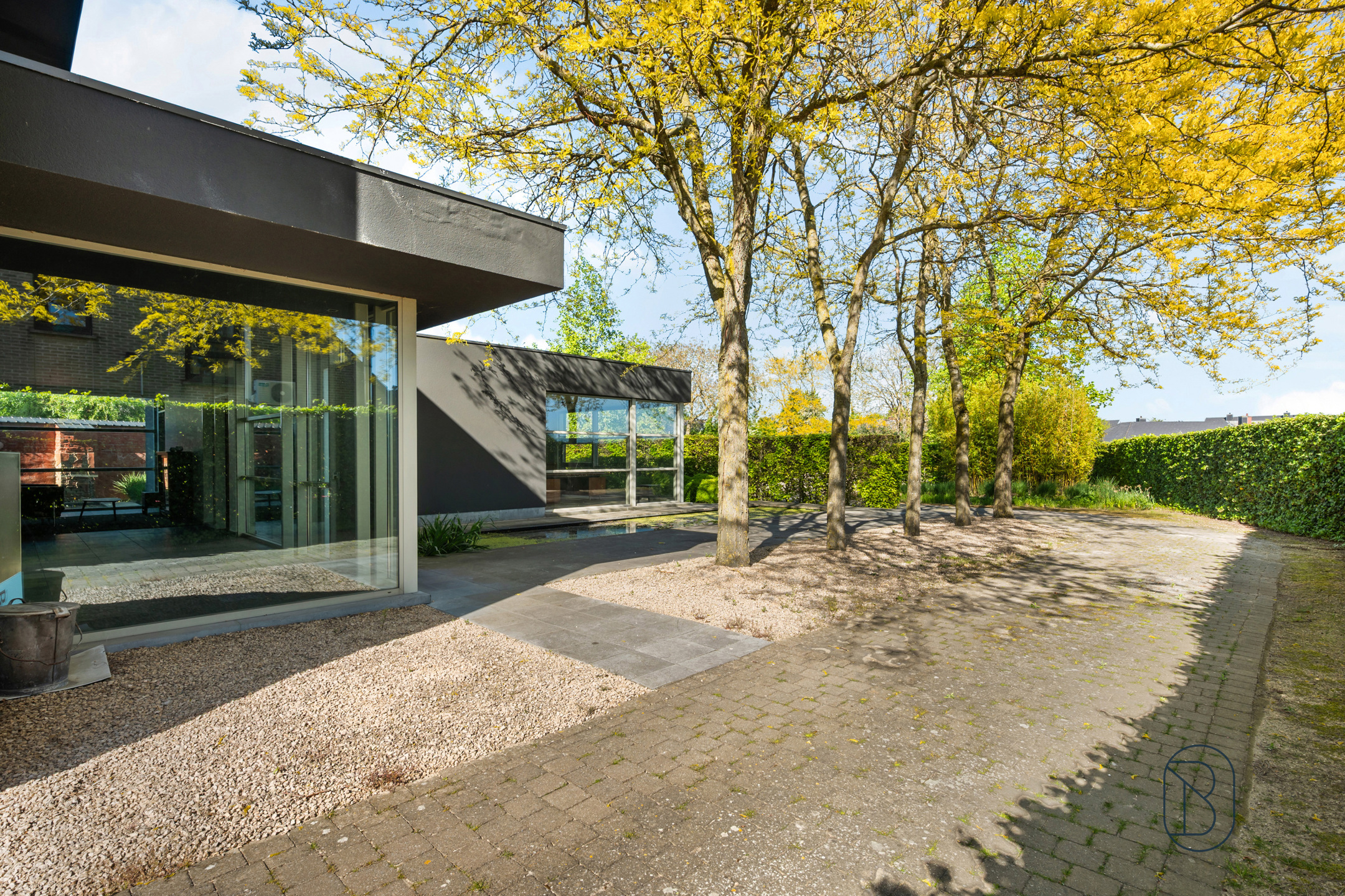 TOPgelegen commerciële eigendom met grote parking.  - foto 3