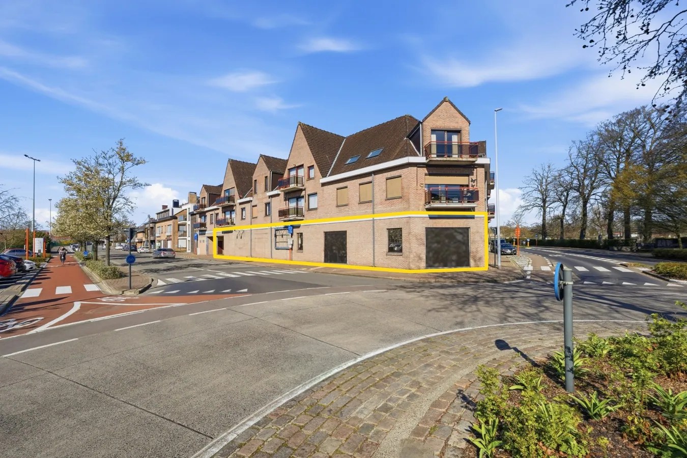 Te koop: Ruim handelspand met uitstekende visibiliteit in het centrum van Torhout - foto 4