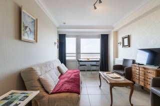 Blankenberge: Doorlopend 1-slaapkamerappartement met zeezicht en terras te koopOp de 6e verdieping van residentie "Les Algues" op de...