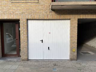 Deze garagebox beschikt over een metalen kantelpoort met deur.Dit betreft een garage die gelegen is in "Residentie Caroline", in het centrum van...