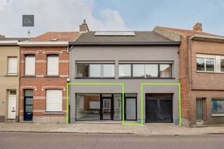 Te koop: Gelijkvloers handelspand met garage & privatieve tuin.Op een zichtbare topligging in Niel, presenteren wij dit veelzijdig gelijkvloers...