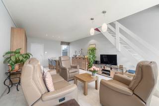 Te koop: instapklaar gesloten huis in Nieuwstraat 66, Lochristi, op korte afstand van invalswegen en in een groene, sociale omgeving. Deze woning...