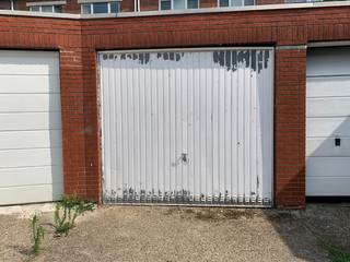 Bent u op zoek naar een garagebox in een klein complex? Dan stellen wij graag deze garagebox G8 aan u voor. Ideaal voor uw wagen, stockage...