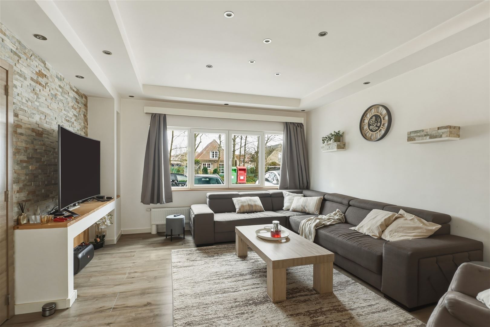 Volledig gerenoveerde gezinswoning met 5 slaapkamers - foto 3