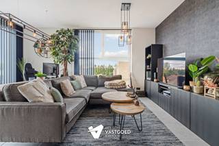<p><span>Recent, energiezuinig appartement met 2 parkeerplaatsen inbegrepen</span></p><p><span> </span></p><p><span>Belangrijkste troeven:</span></p><p><span>- Recent en energiezuinig</span></p><p><span>- Hypergeïnstalleerde keuken</span></p><p><span>- Badkamer met inloopdouche en badkamermeubel met dubbele wastafel</span></p><p><span>- Lift aanwezig, dus geen trappen nodig!</span></p><p><span>- Reeds voorzien van airco</span></p><p><span>- 2 ondergrondse parkeerplaatsen en kelderberging reeds in de prijs inbegrepen</span></p><p><span>- Ruime fietsenstalling</span></p><p><span> </span></p><p><span>Bekijk zeker ook de 3D virtuele rondleiding en de grondplannen met de afmetingen. Zo krijgt u van thuis uit al een perfect beeld van wat deze woning te bieden heeft!</span></p><p><span>Wenst u meer info of een vrijblijvende bezichtiging, contacteer dan ons kantoor op het nummer 014 39 99 99 en wij helpen u graag verder.</span></p>