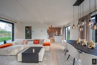 Exclusief te koop: prachtige moderne alleenstaande villa op een grondoppervlakte van 813m² gelegen in een rustige residentiële omgeving...