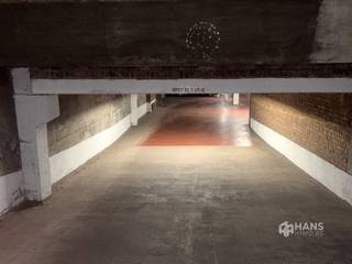 <p><span>De overdekte garagebox op verdieping -1 is te bereiken via de Boomgaardstraat 43B en binnenrijden doe je via de automatische poort met een badge of sleutels.<br />Beide garageboxen zijn ook samen te koop aan €55.000. Beide zijn verhuurd aan €100/ maand. De vaste kosten per garagebox bedragen ongeveer €15/maand.</span></p><p><span> </span></p><p><span>Doorrij breedte gelijkvloers<br />Links 2.69m</span></p><p><span>Rechts 2.38m</span></p><p><span>Hoogte 1.89m</span></p><p><span> </span></p><p><span>Rechtse garagebox nr 69</span></p><p><span>Breedte poort 2.3m</span></p><p><span>Hoogte poort 1.93m<br />Breedte binnen 2.8m<br />Hoogte binnen 2.6m<br />Diepte 4.59m</span></p><p><span> </span></p><p><span>Linkse garagebox nr 70</span></p><p><span>Breedte poort 2.3m</span></p><p><span>Hoogte poort 1.93m<br />Breedte binnen 2.8m<br />Hoogte binnen 2.6m<br />Diepte 4.59m</span></p><p><span> </span></p><p><span> </span></p><p><span> </span></p><p><span>Voor meer info of een gratis schatting surf naar </span><span><span>www.hansimmo.be</span></span></p><p><span> </span></p>