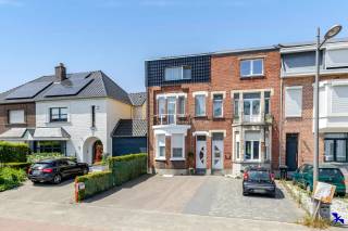 Welcome to Willebroek!<br /><br />This spacious and bright home is situated on a 244.54 m² plot, close to the vibrant center of Willebroek. Thanks to its convenient location, you enjoy easy access to Antwerp, Brussels, and Mechelen.<br /><br />Layout:<br /><br />- Ground floor: entrance hall with separate toilet, cozy living and dining room, fully equipped kitchen with seating area and large windows overlooking the garden with terrace <br />- Access to the spacious garage via the garden (optional purchase) <br />- First floor: two generous bedrooms and a modern bathroom with shower, double sink, toilet, and connections for washing machine and dryer <br />- Second floor: two additional bedrooms, bringing the total to four well-sized bedrooms <br />- Large cellar providing extra storage space<br /><br />Additional highlights:<br /><br />- Favorable EPC of 254 kWh/m², energy label C <br />- Roof and central heating fully renewed 5 years ago <br />- Central heating on natural gas<br /><br />Interested? Contact our office at info@hiro.be or 03 230 00 14!