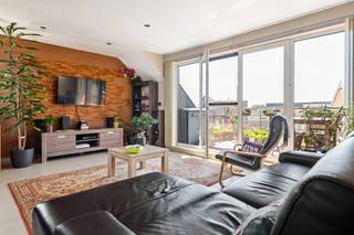 Lichtrijk dakappartement in gezellige residentie te Vilvoorde...