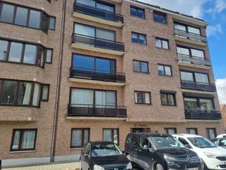 Ruim appartement gelegen aan de Nete, in doodlopende straat, 5 minuten op wandelafstand van centrum. Eerste verdieping, lift in gebouw...