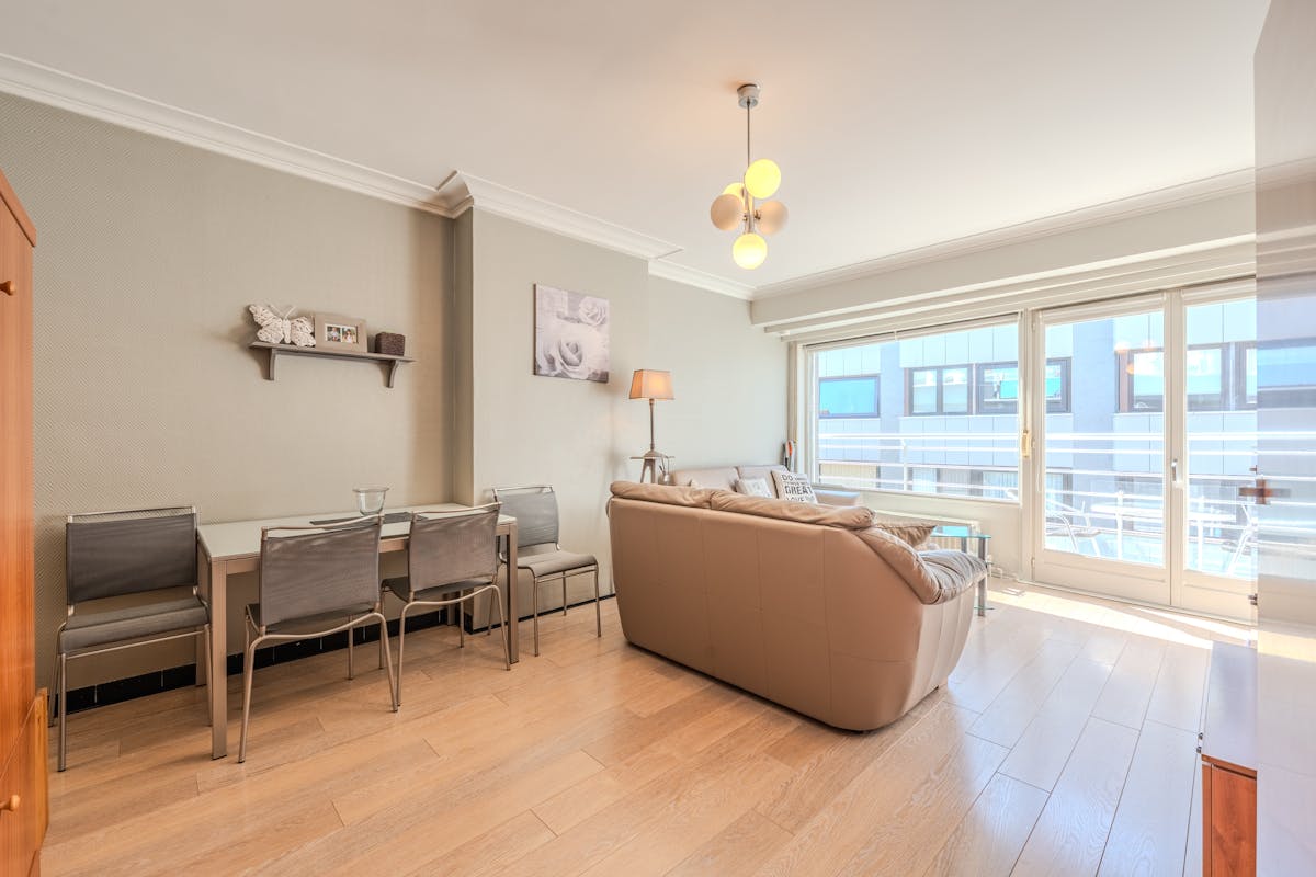 Lichtrijke studio te koop met zijdelings zeezicht en terras! - foto 3