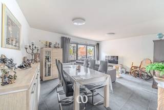 Cherchez-vous un bel appartement dans le centre de Wortegem comme résidence ou comme investissement de premier choix avec un beau rendement?...