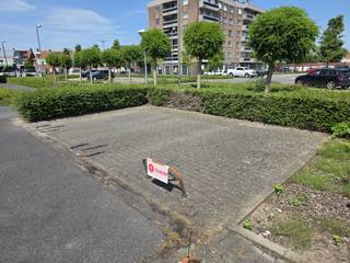 Les parkings sont situés dans la Noordlaan, à proximité de différentes routes d'accès, d'appartements du quartier, de magasins, etc.<br /><br />Registre des mesures: non