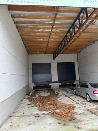 Bent u op zoek naar een ruime, professionele en perfect uitgeruste bedrijfsruimte op een strategische locatie? Dit uitzonderlijk magazijn van...