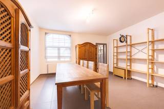 Deze OP TE FRISSEN woning (RENOVATIE 2013) bevindt zich in de gezellige stad Tielt, aan de Plantinstraat 3, en biedt een ideaal thuis op een...