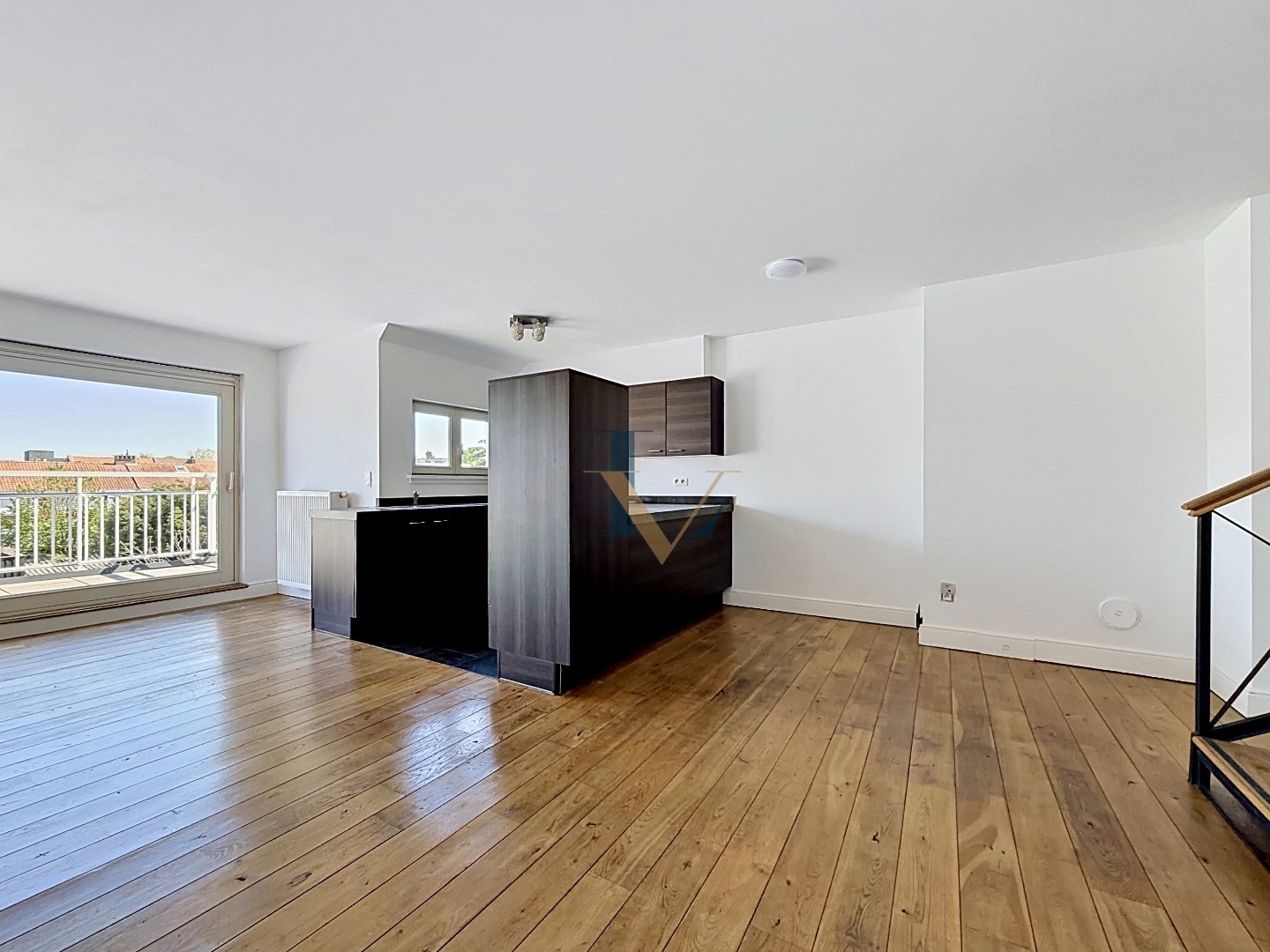 Instapklaar duplex appartement met 2 slpk. en 2 bdks. en mooi terras. - foto 3