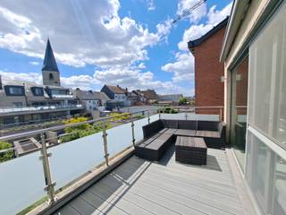 In het centrum van Alken bevindt zich dit stijlvolle penthouse met een bewoonbare oppervlakte van maar liefst 164 m² (inclusief ruime...