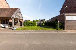 Vous êtes à la recherche d’un bel emplacement pour construire votre propre maison ? Ce terrain à bâtir vous offre une excellente opportunité...