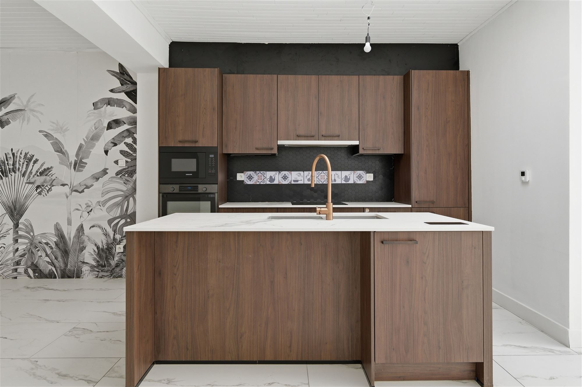 Vernieuwde woning met 3 kamers, 2 badkamers en tuin - foto 4