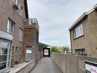 Gelegen in de Robert Vandammestraat 38 te Koksijde, op korte afstand van Koksijde dorp, bevindt zich deze ruime garage te huur.Beschikbaar...