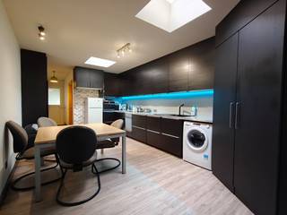 Bij het betreden van de woning kom je in de inkomhal, die toegang geeft tot de gezellige woonkamer. Aansluitend bevindt zich de ingerichte...