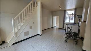 <strong>Comfortabele 3-slaapkamerwoning</strong> met <strong>STADSTERRASJE </strong>op een uitstekende en rustige ligging in het <strong>centrum van Brugge</strong>, vlakbij het <strong>Astridpark</strong>, diverse winkels en openbaar vervoer en tevens een vlotte verbinding naar de ring.<br />+ Asbestveilig!<br />+ Uitstekende mobiscore 9,2 op 10!<br />+ Dichtbij alle modaliteiten die de Brugse binnenstad te bieden heeft!<br /><br />Omvat een inkom, living, ingerichte keuken, berging, 3 slaapkamers, badkamer met douche en toilet en een stadsterrasje.<br />Dit pand is onderhevig aan de renovatieplicht van residentieel vastgoed opgelegd door de Vlaamse overheid.<br />Vastgoedinformatie in aanvraag<br />P-score=D G-score=D<br />#leukwonen #brugge #investeringsvastgoed<br /><br />Bruikbare vloeroppervlakte 98 m²<br />Totale grondoppervlakte 55 m²