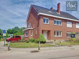 Maison trois façades, situation idéale : au calme mais dans le centre de Leefdaal, sur un magnifique terrain de ± 11a 49ca. Construction de...