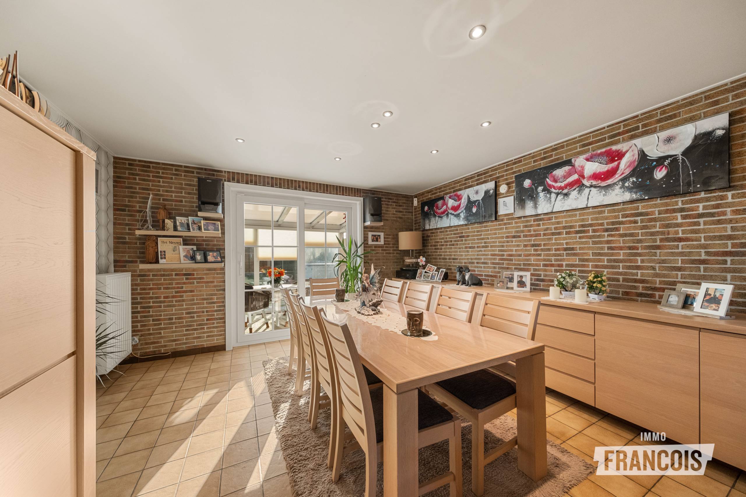 Verzorgde woning met drie slaapkamers, garage en ruime tuin te Koolkerke - foto 4