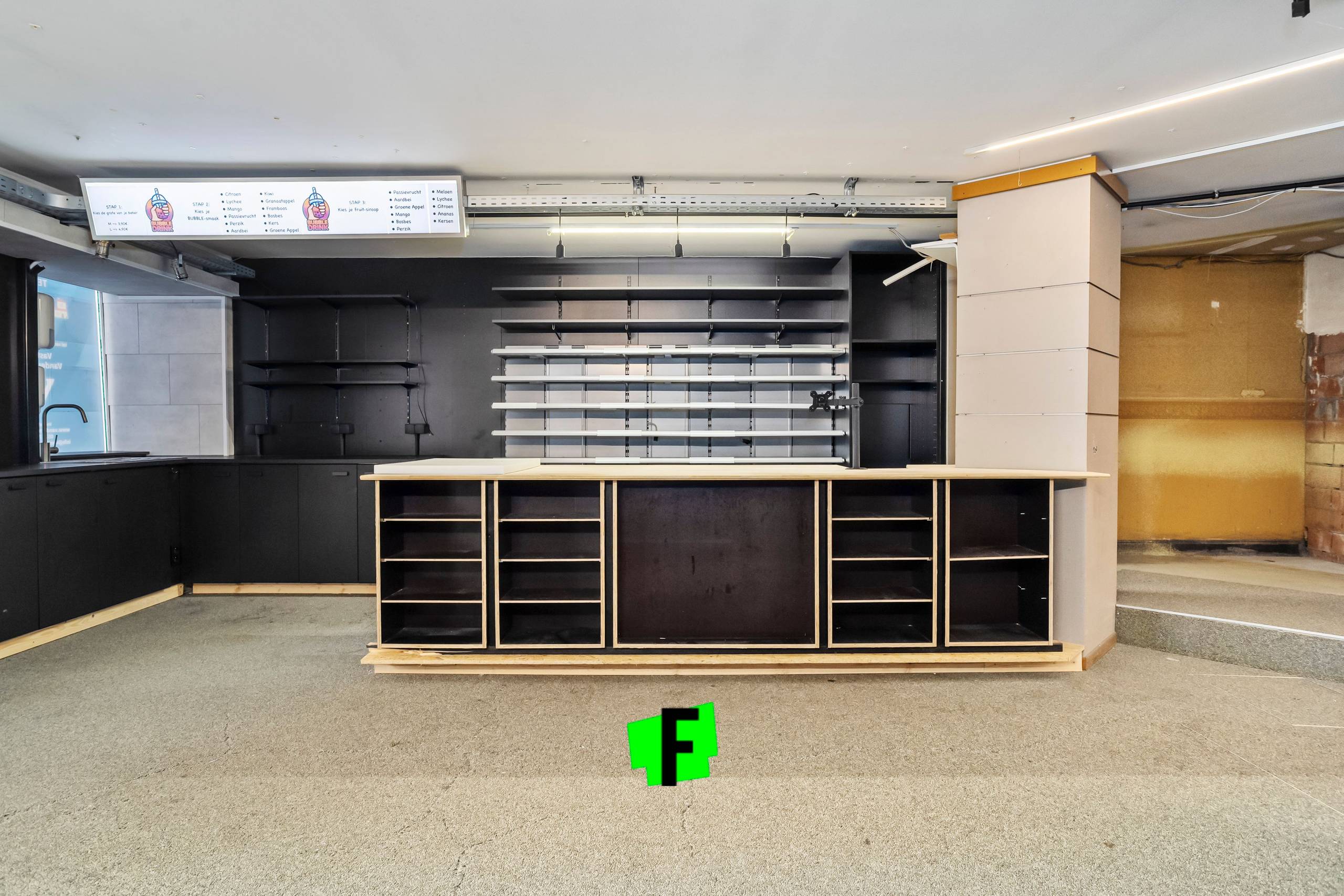 Handelspand met verhuurd appartement en ruime garage te koop in Poperinge! - foto 5