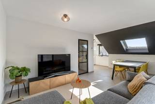 Dit modern hoogwaardig afgewerkt appartement met twee slaapkamers bevindt zich op de tweede verdieping van een kleinschalige, recent...