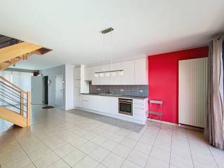 Plan je afspraak in via www.living-stone.beDuplex appartement in centrum Ternat.1e en 2e verdieping (zonder lift).Het appartement bestaat op de...