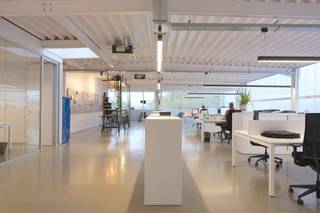 Perfectly furnished office floor (approx. 500 m²) on the first floor for rent on the Leite. The entire office area is approximately 500 m² and has...