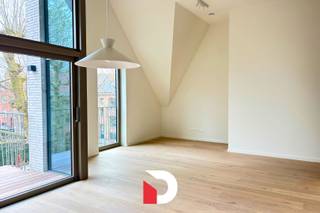 Dit lichtrijke nieuwbouwappartement in residentie Kaai 30, gelegen in de rustige wijk Kristus Koning nabij Brugge, biedt een aangename en...