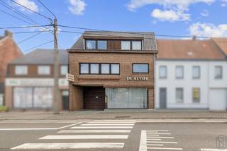 Op slechts 10 minuten van Ronse en 15 minuten van Oudenaarde bevindt zich deze veelzijdige en goed gelegen opbrengsteigendom op een perceel van...