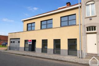 Uitzonderlijk eigendom te Elverdinge (Ieper) – Opp. 555 m²Bekijk zeker de vastgoedvideo via deze link: https://youtube.com/shorts/Q4OAZCsc83QIn het...