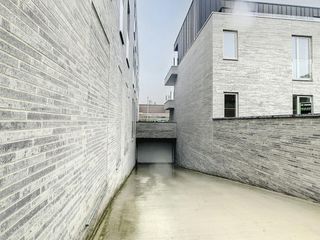 Ondergrondse autostaanplaats te koop in centrum Wielsbeke, in residentie Fleur de Lin in de Baron van der Bruggenlaan. De parking is vlot...