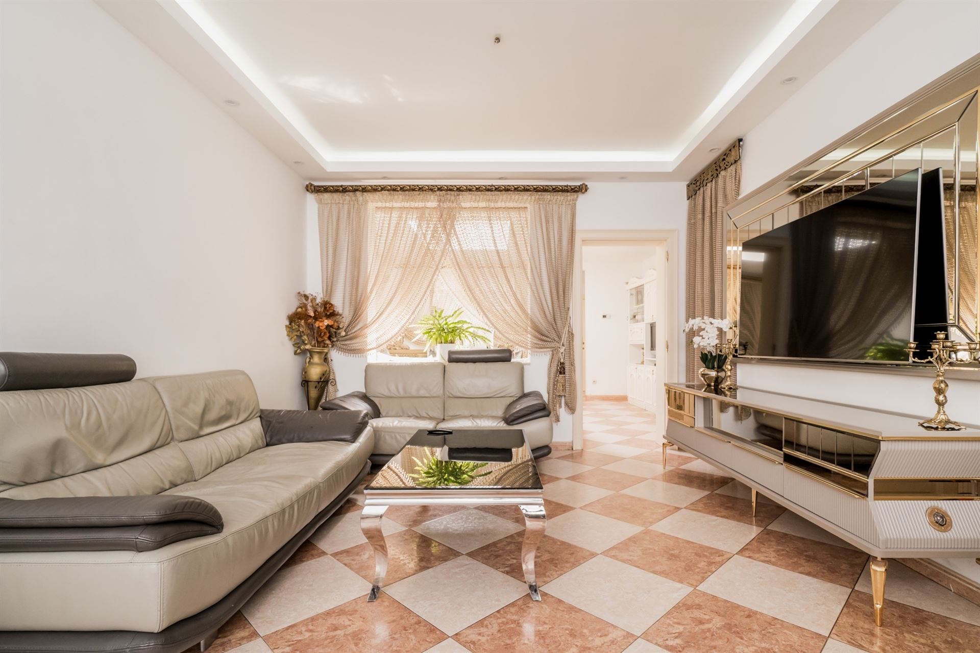 Instapklare woning met 3 slpks nabij station. - foto 1