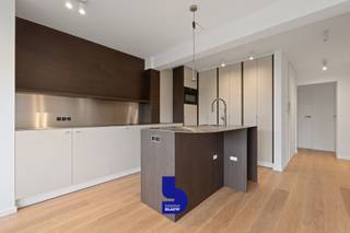 In dit appartement op het Prinses Clementinaplein waan je je even zelf een royalty.Dit recent gerenoveerd appartement biedt een prachtig zicht op het...