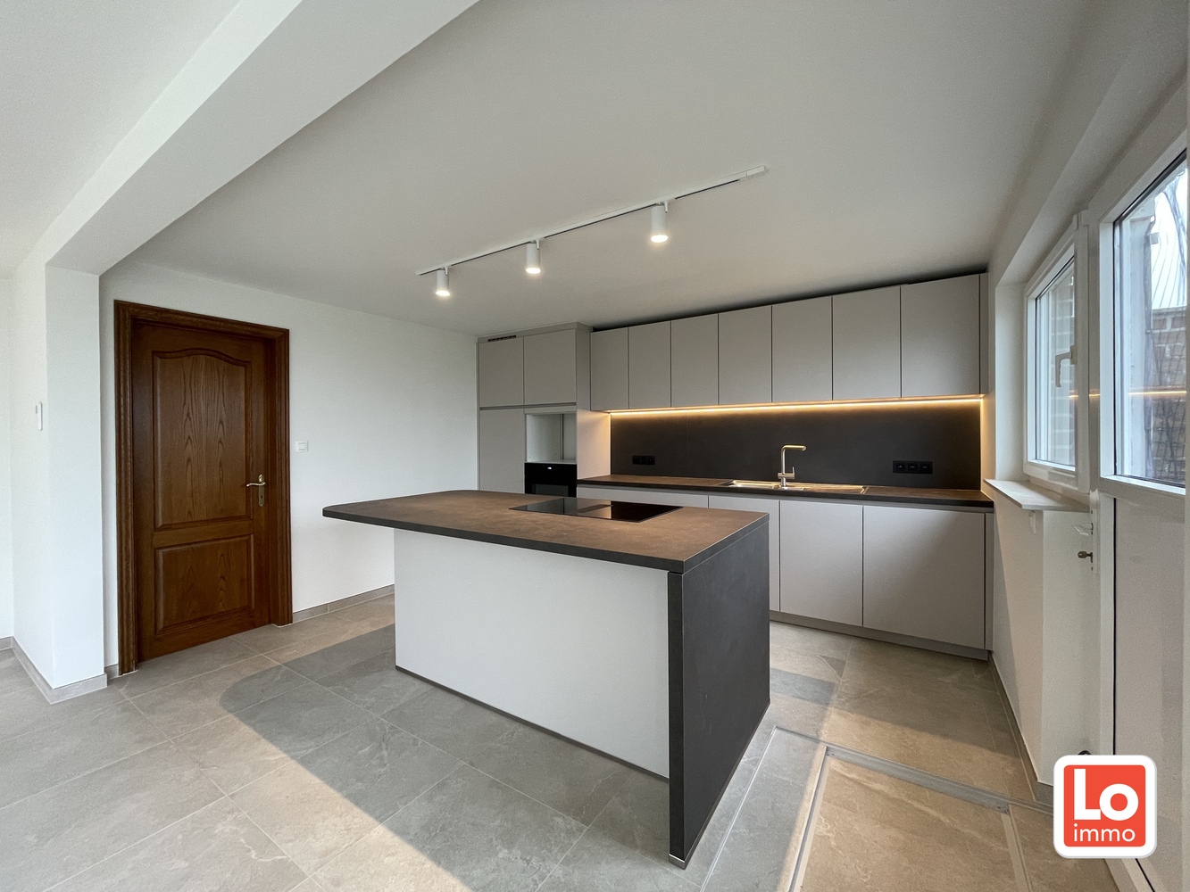 Gerenoveerde HOB met 2 ruime slaapkamers en met grote tuin - foto 5