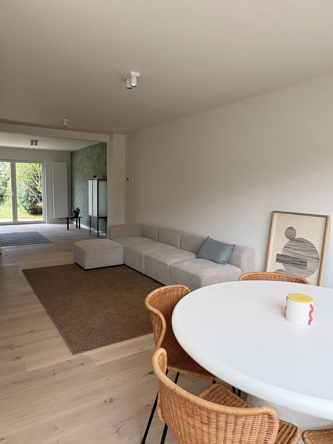 Gerenoveerd huis met 5 slaapkamers, 2 badkamers en tuin  - foto 2