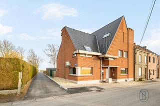 Prachtig gelegen en gerenoveerde woning met super ligging midden in de velden, waar rust, privacy en open zichten centraal staan. Deze...